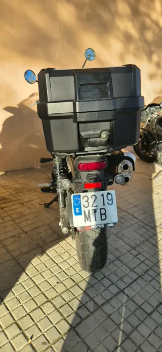 Moto Naked Verde