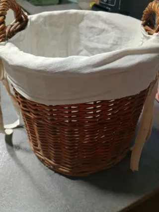 Cesta de lavandería de mimbre con forro
