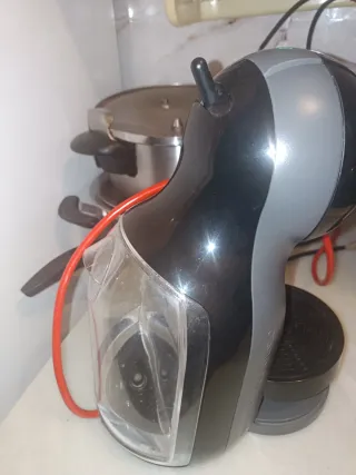 Cafetera Dolce Gusto Delonghi Negra