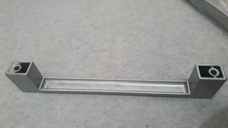 Tirador moderno plateado para muebles