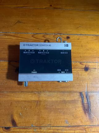 Traktor Audio 6 - Interfaz de Audio DJ
