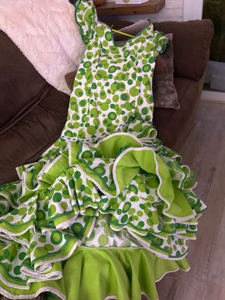 Traje de flamenca verde y blanco