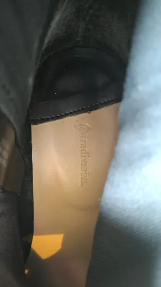 Botines negros de ante con cremallera