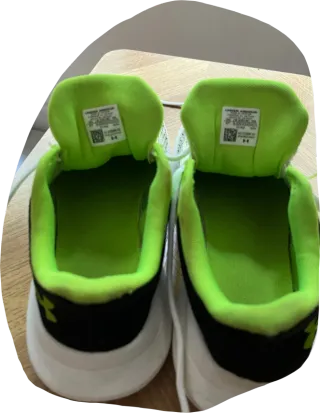 Tenis Under Armour Verde y Blanco