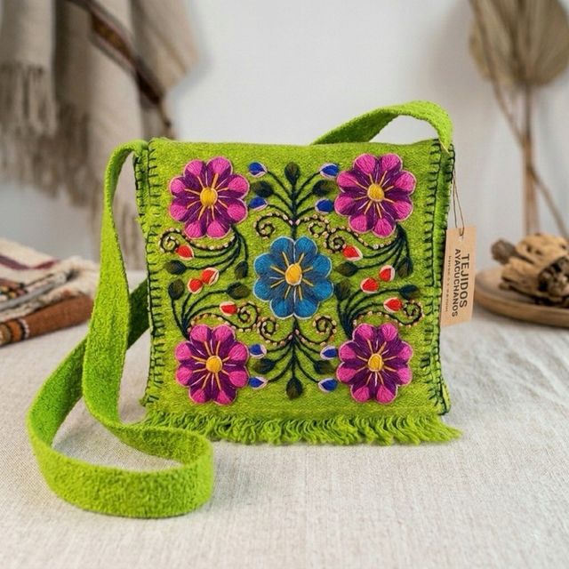 Bolso ayacuchano bordado