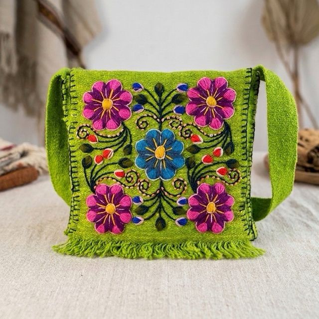 Bolso ayacuchano bordado