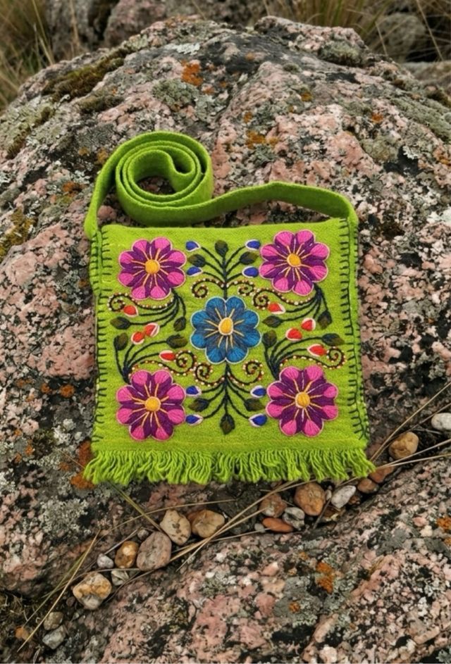 Bolso ayacuchano bordado