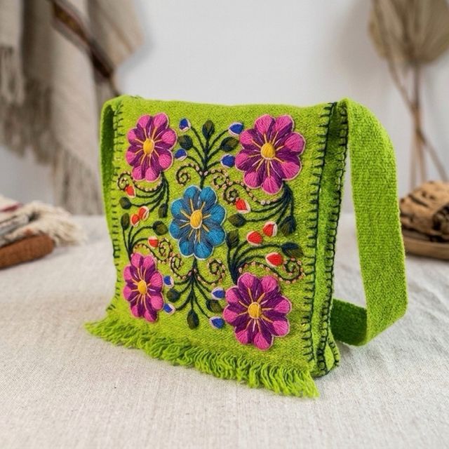 Bolso ayacuchano bordado
