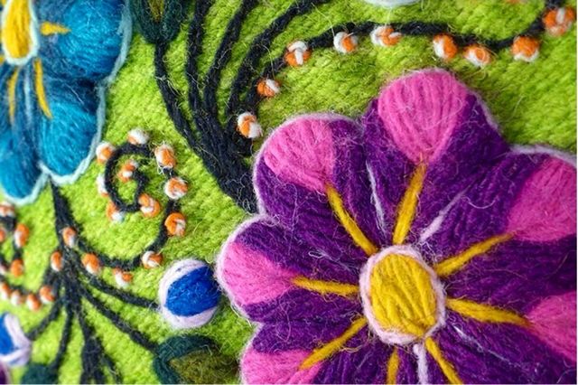 Bolso ayacuchano bordado