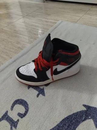 Jordan 1 Talla 36.5 Blanco/Rojo/Negro