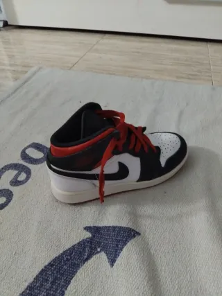 Jordan 1 Talla 36.5 Blanco/Rojo/Negro
