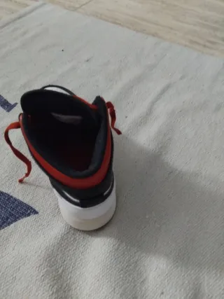 Jordan 1 Talla 36.5 Blanco/Rojo/Negro