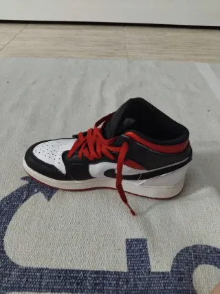 Jordan 1 Talla 36.5 Blanco/Rojo/Negro