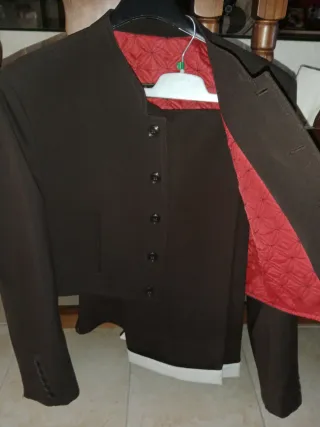 Traje corto negro. Precio negociable