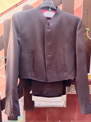 Traje corto negro. Precio negociable