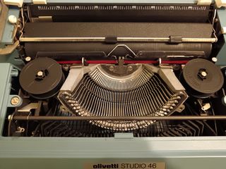 Máquina de escribir Olivetti Studio 46