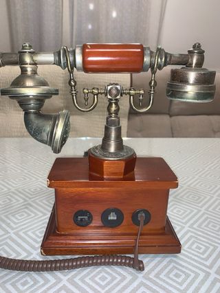 Teléfono antiguo madera y metal