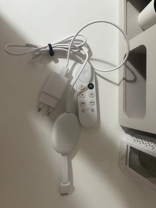 TV Samsung Negra + Adaptador HDMI Google
