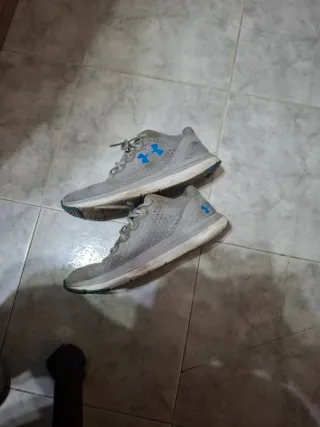 Zapatillas Under Armour grises y azules
