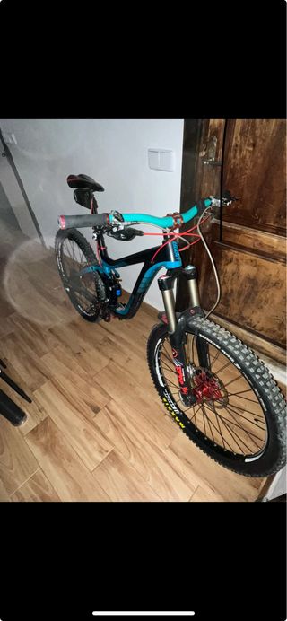 Bicicleta Giant Montaña Full Suspension
