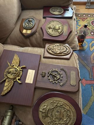 Lote de 6 metopas de bronce sobre madera