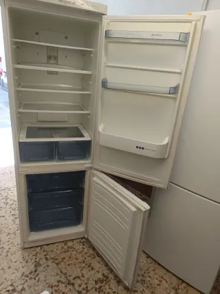 Nevera blanca con congelador