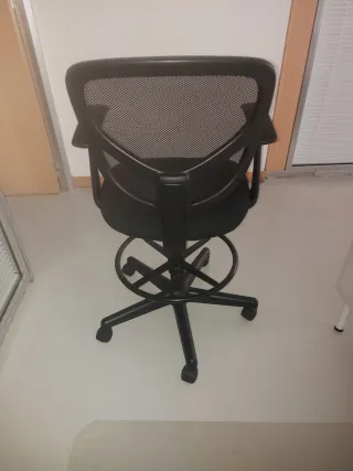 Silla de oficina ergonómica negra