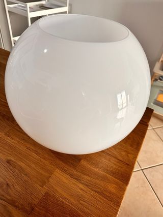 Vaso tondo in vetro bianco