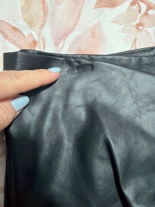 Falda pantalón Zara efecto piel negra