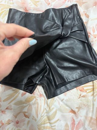 Falda pantalón Zara efecto piel negra