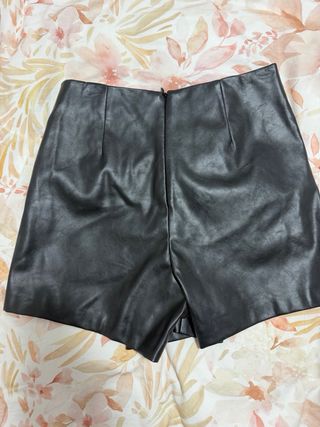 Falda pantalón Zara efecto piel negra