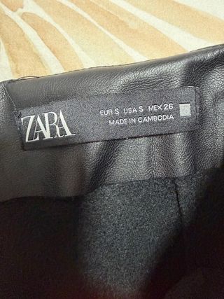 Falda pantalón Zara efecto piel negra