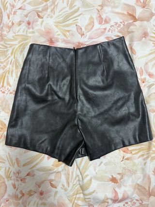 Falda pantalón Zara efecto piel negra
