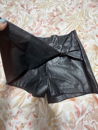 Falda pantalón Zara efecto piel negra