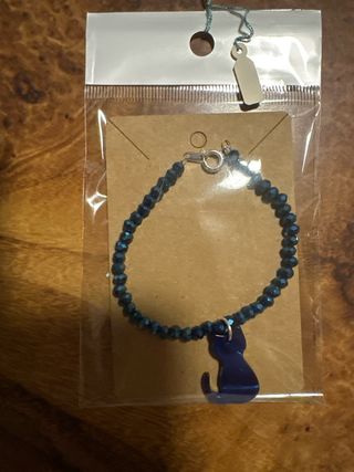 Bracciale rigido con ciondolo gatto blu notte