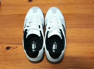 Zapatillas casuales Often blancas y negras