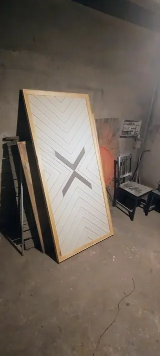 Cabecero madera geométrico beige y marrón