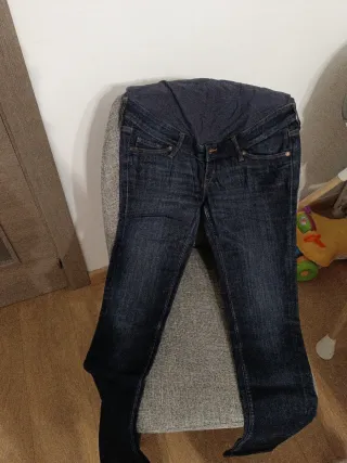 Varios pares de Pantalones premamá
