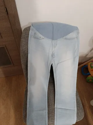Varios pares de Pantalones premamá