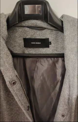 2 x 1 Abrigo Vero Moda y anorak Hollister