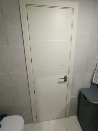 Puerta interior madera blanca maciza