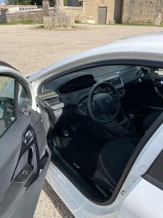 Peugeot 208 5P Business Line 1.6 BlueHDI 75
