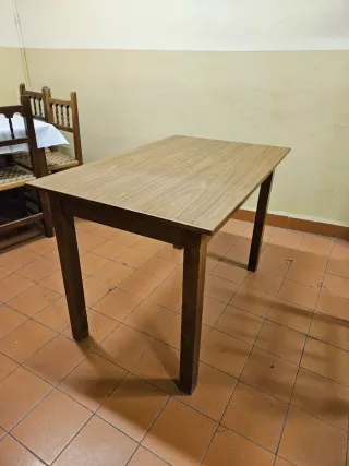 Mesa madera maciza (hay 4 uds)