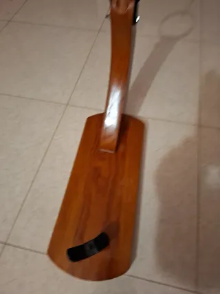 Jamonero de madera con aro metálico