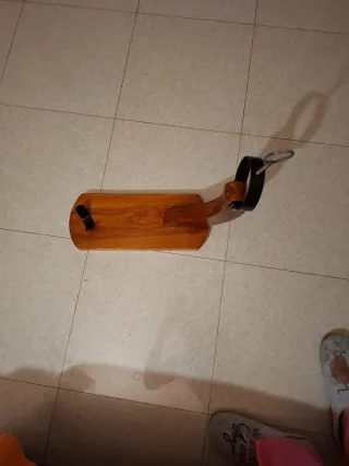 Jamonero de madera con aro metálico