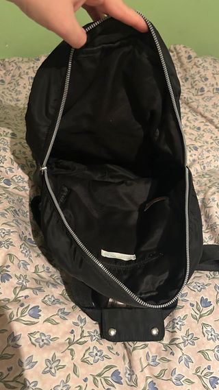 Mochila negra acolchada