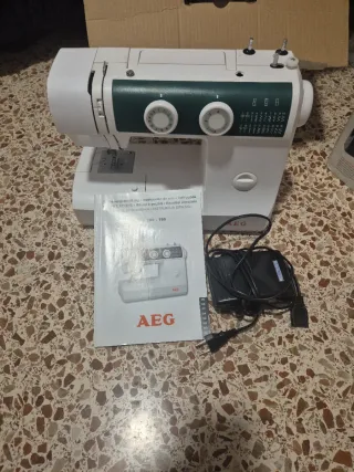 Máquina de coser AEG NM 791