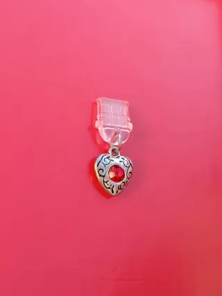Tapón Anti Polvo Tipo C Corazón Rojo y Plata