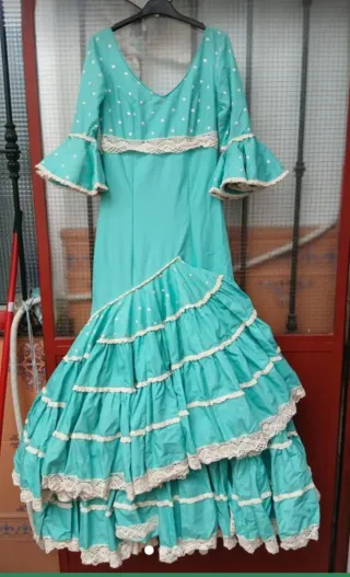 Vestido de flamenca verde con lunares