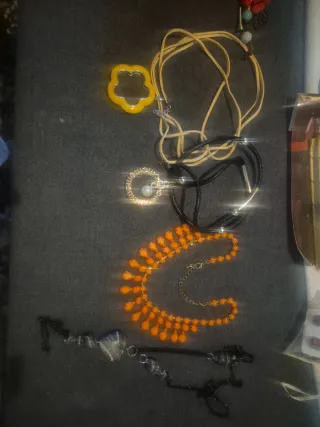 Lote de collares y pulseras
